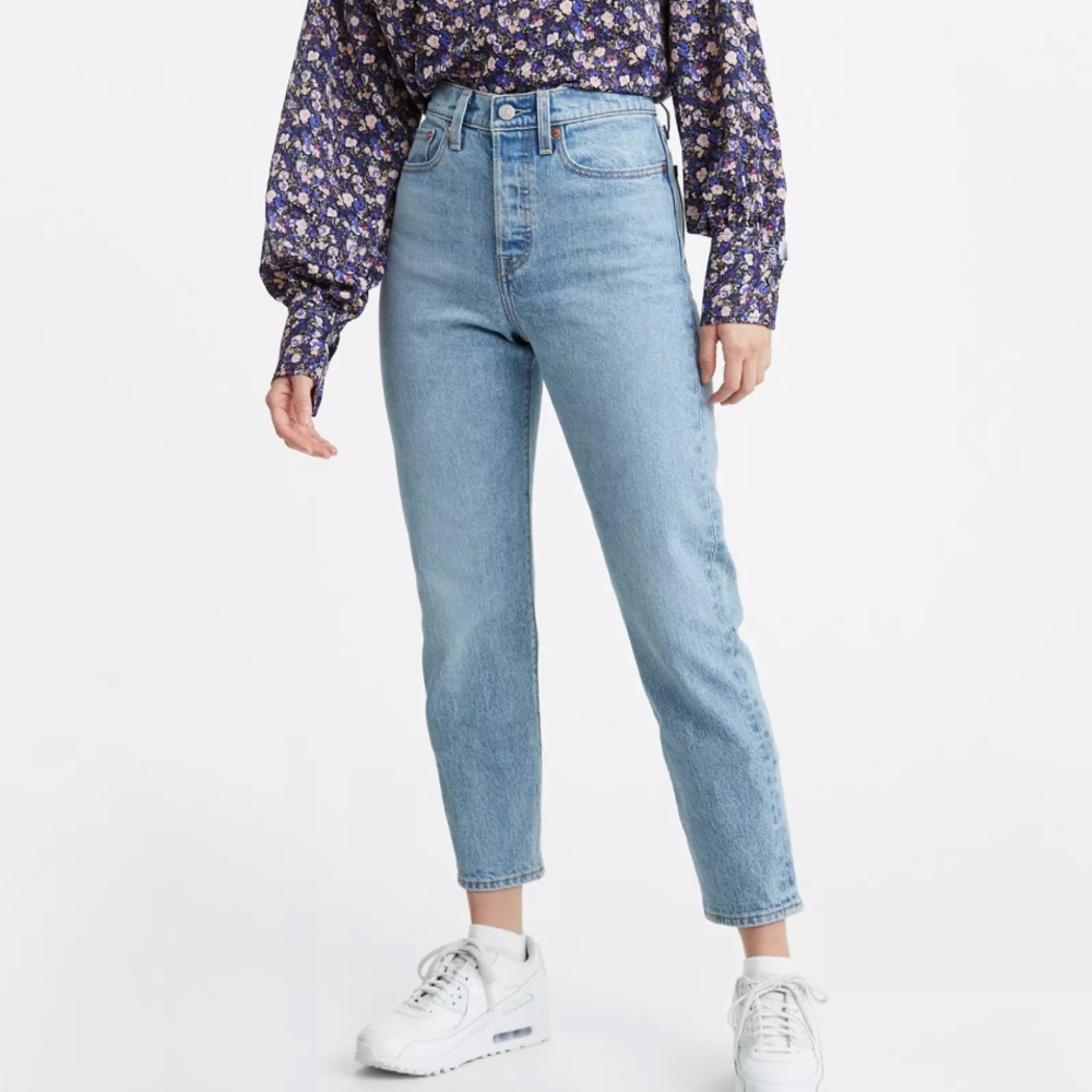 LEVI’S WEDGIE ICON FIT IN SAMBA TANGO LIGHT
